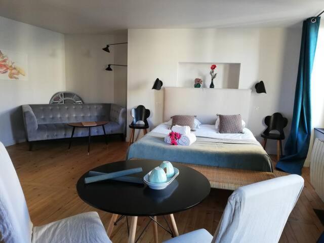 La Tour Gregoire Bed and Breakfast Clermont-Ferrand Exteriör bild