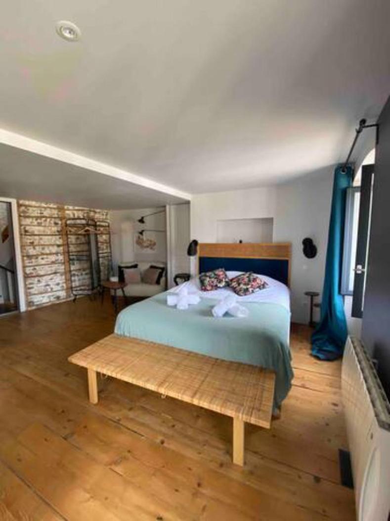 La Tour Gregoire Bed and Breakfast Clermont-Ferrand Exteriör bild