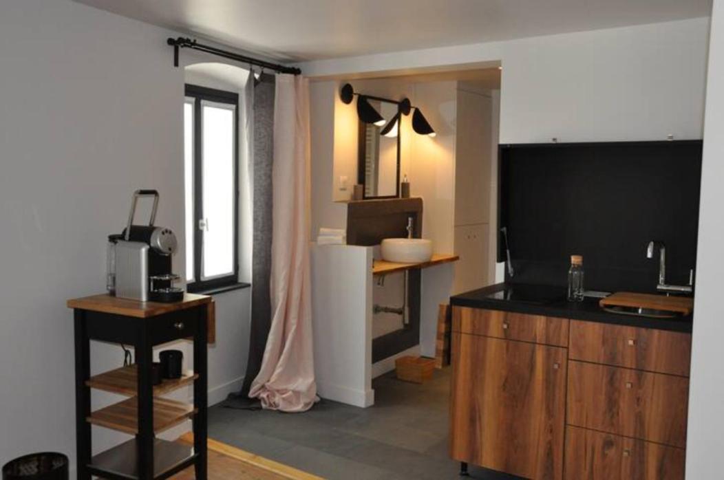 La Tour Gregoire Bed and Breakfast Clermont-Ferrand Exteriör bild