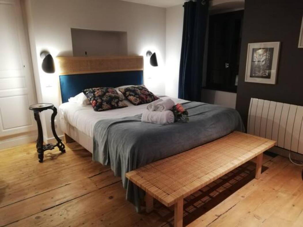 La Tour Gregoire Bed and Breakfast Clermont-Ferrand Exteriör bild